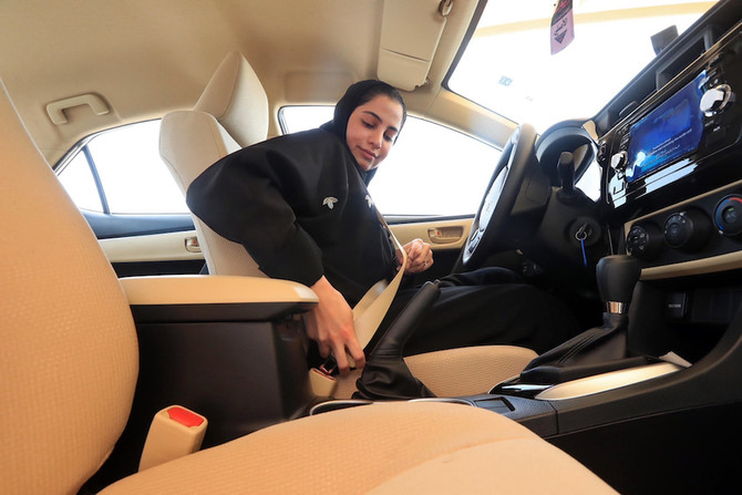 Women Drive in Dubai as a Tourist