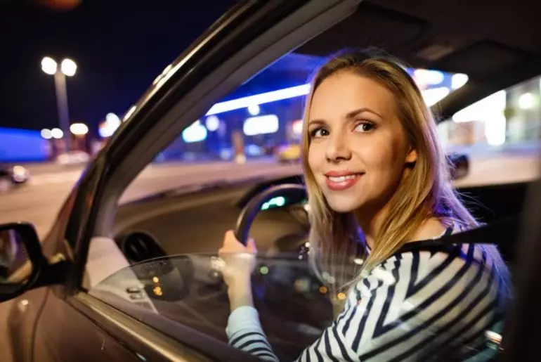 Can Women Drive in Dubai